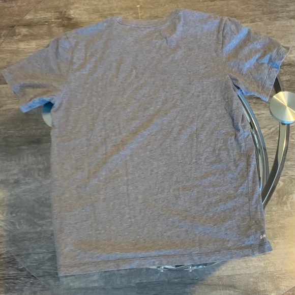 T-Shirt - Picture 2 of 3